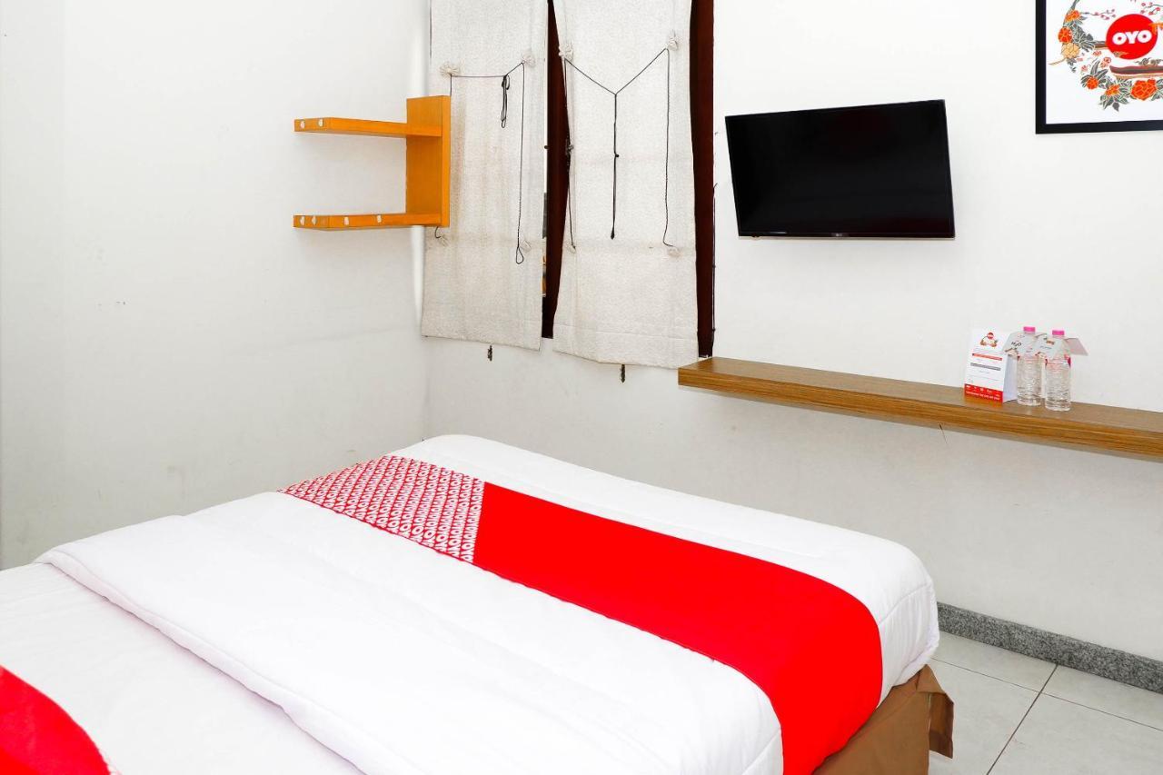 Oyo 381 House Of Blessing Residence Semarang Buitenkant foto