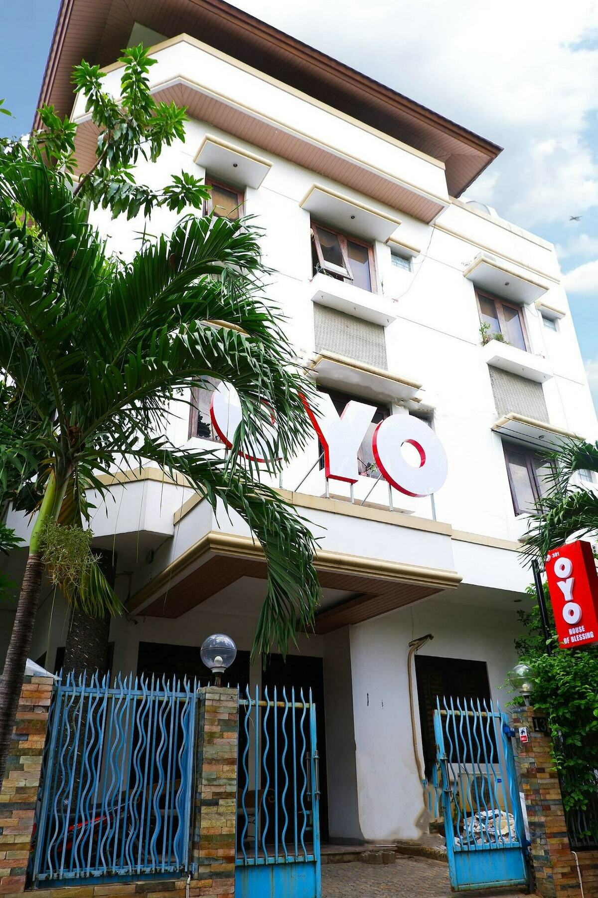 Oyo 381 House Of Blessing Residence Semarang Buitenkant foto
