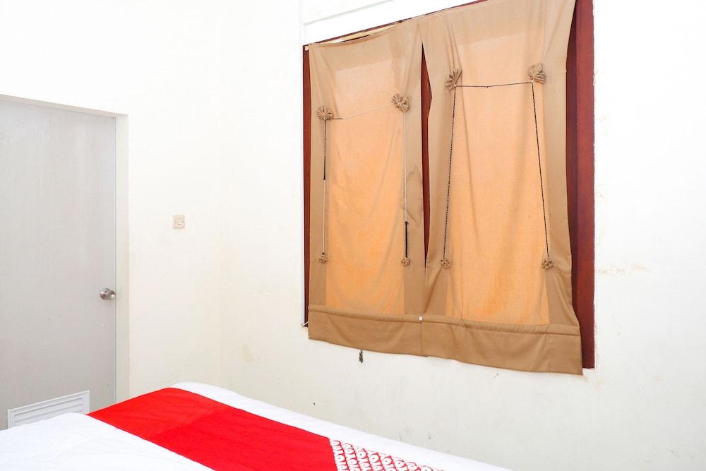 Oyo 381 House Of Blessing Residence Semarang Buitenkant foto
